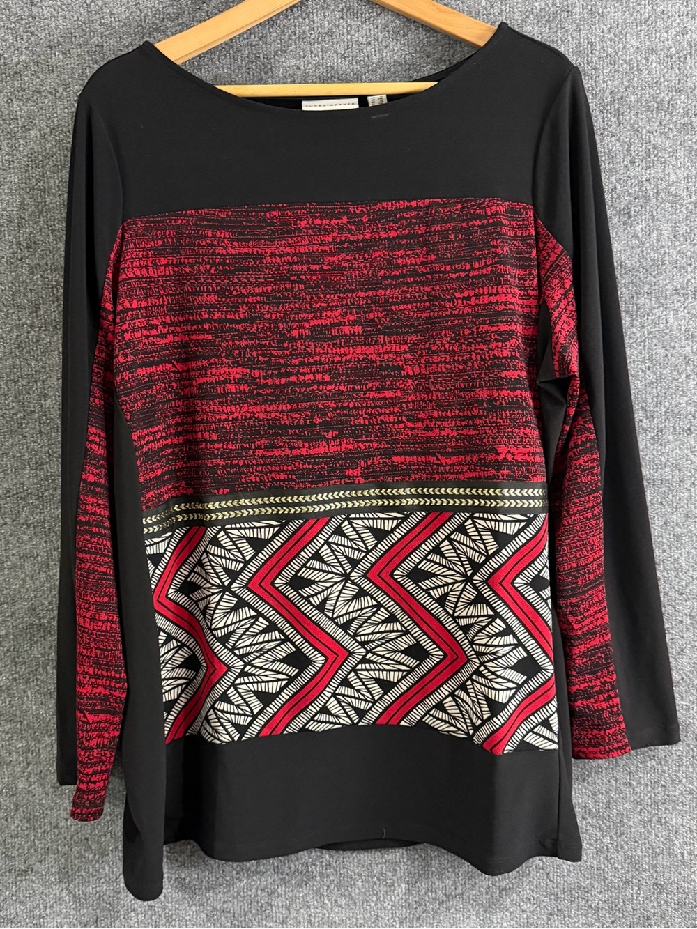 Susan Graver Womens 1X Liquid Knit Tunic Blouse Red Black Geometric Top Stretch